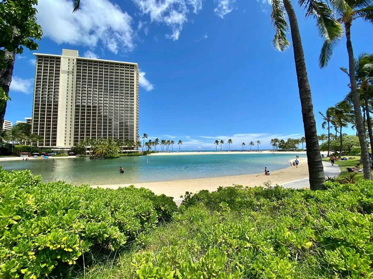 @ Marbella Lane Executive Suite, Steps To Beach Honolulu