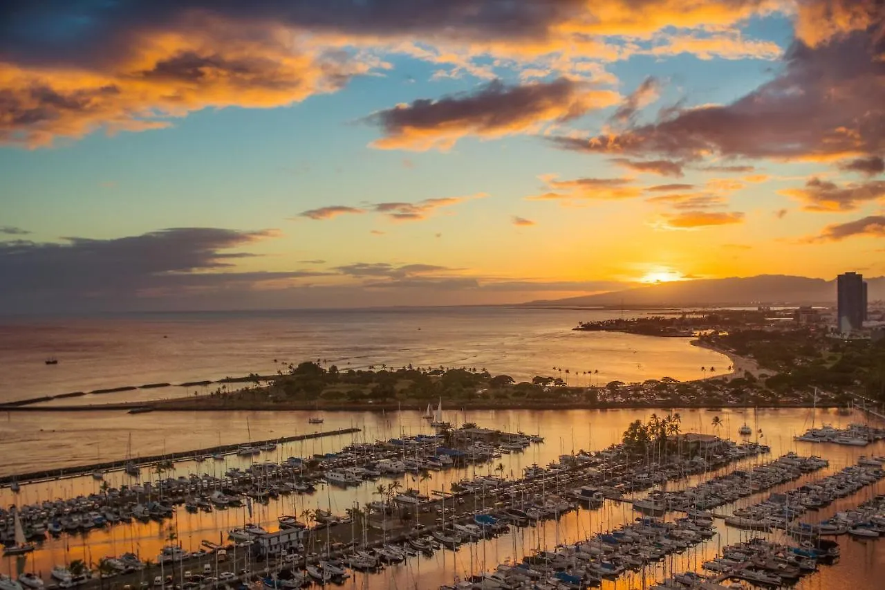 @ Marbella Lane Executive Suite, Steps To Beach Honolulu United States