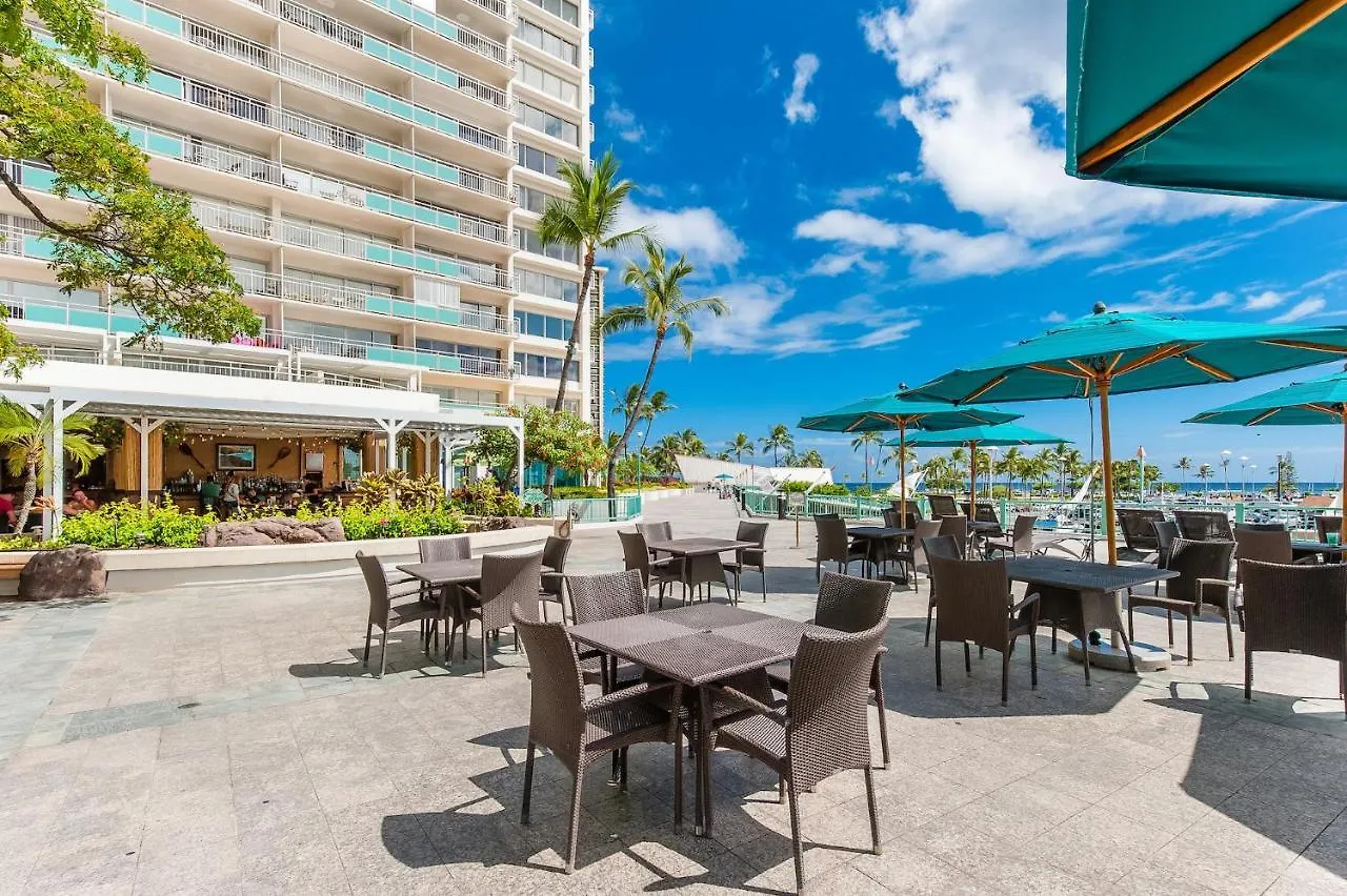 @ Marbella Lane Executive Suite, Steps To Beach Honolulu Aparthotel